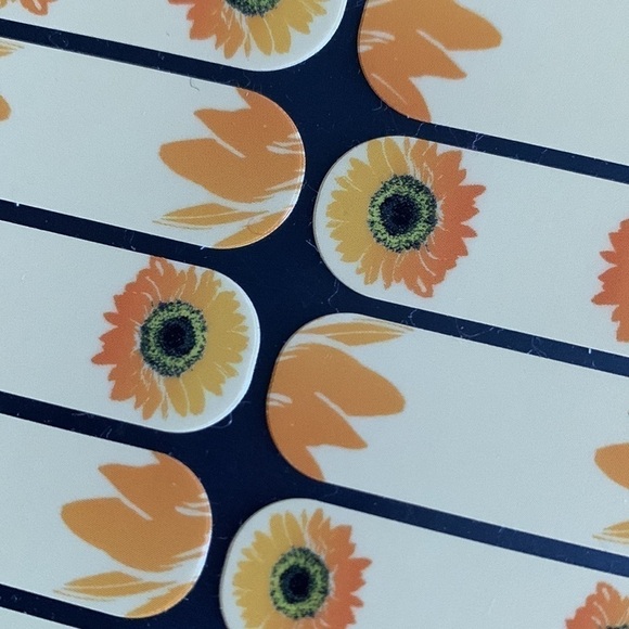RARE Jamberry Nail Art Studio Designed Sunflower Print Nail Wraps - Picture 9 of 9
